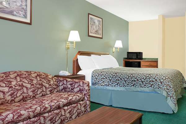 Suite - Days Inn Lincoln - I-20, Exit 168