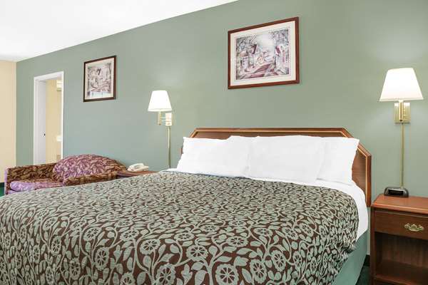 Suite - Days Inn Lincoln - I-20, Exit 168