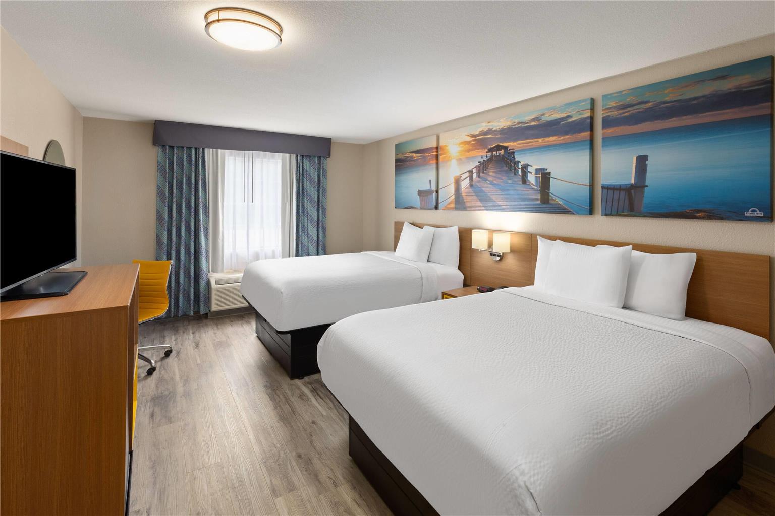 DAYS INN BY WYNDHAM LINCOLN-guestroom-Guest Room,On-Site.jpg