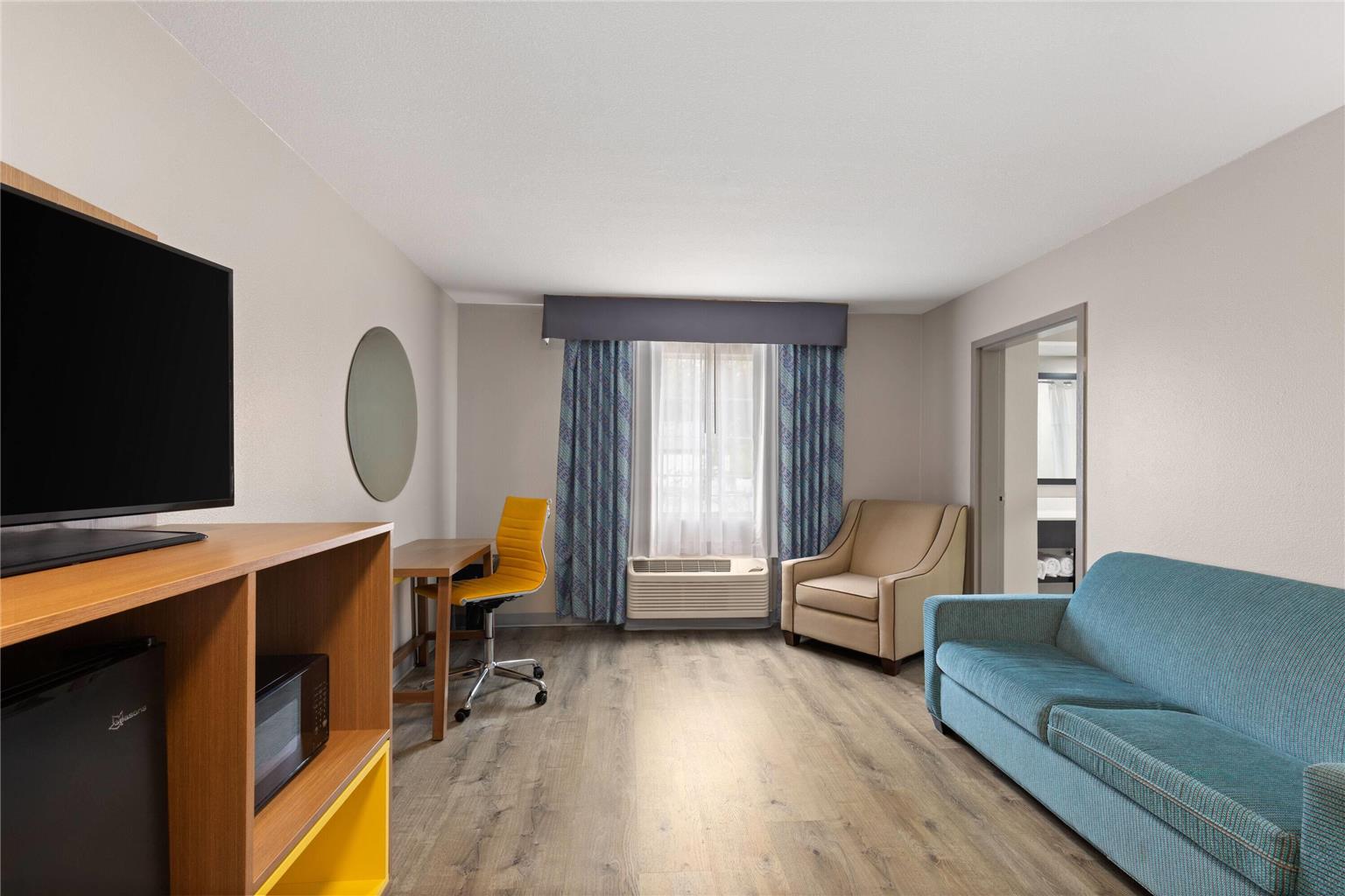 DAYS INN BY WYNDHAM LINCOLN-guestroom-Guest Room,Suite,On-Site.jpg