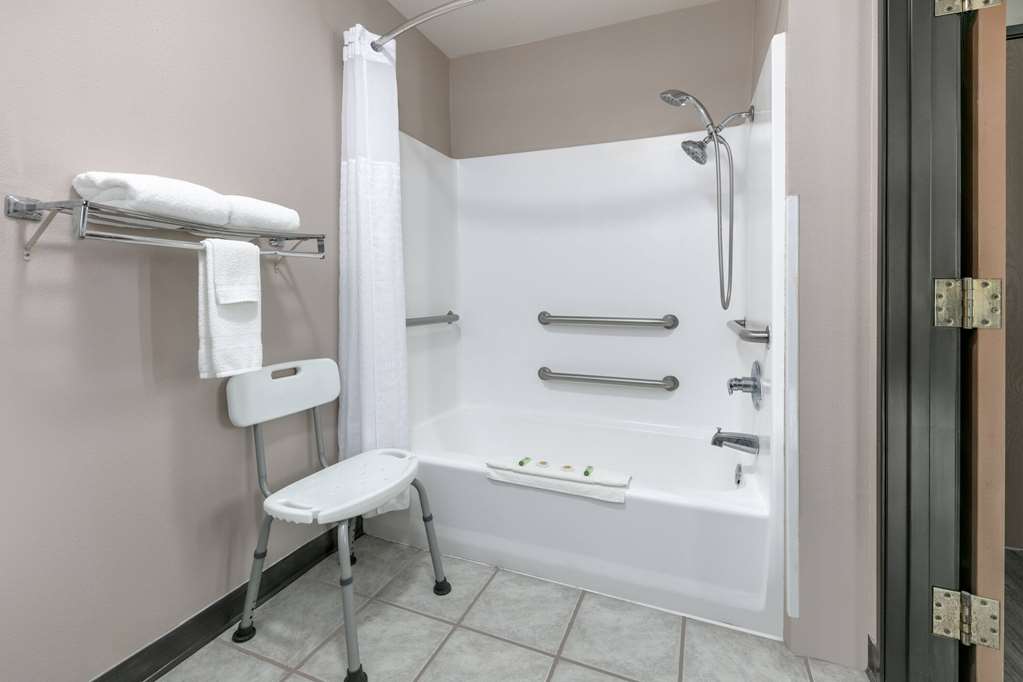 SUPER 8 BY WYNDHAM WAXAHACHIE TX-guestroom-Guest Room,Bathroom,Accessibility,On-Site.jpg