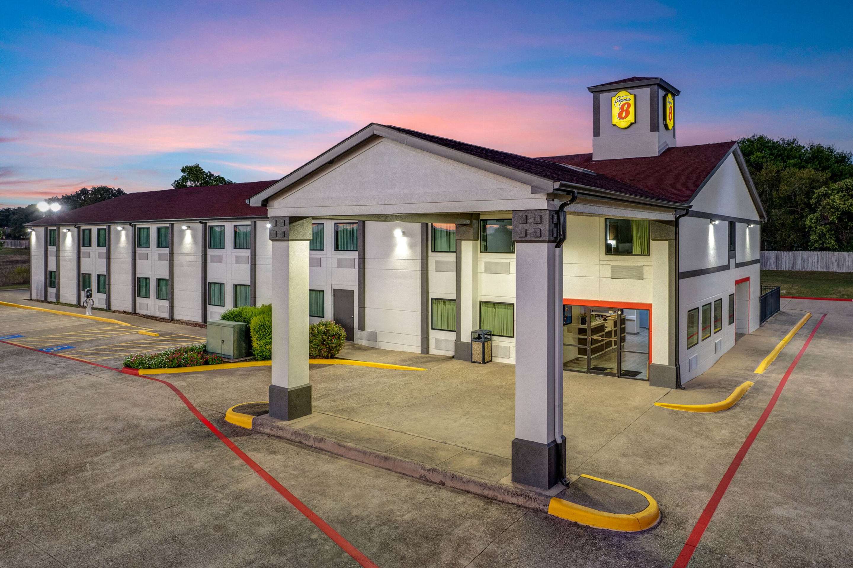 Exterior | Super 8 by Wyndham Waxahachie TX