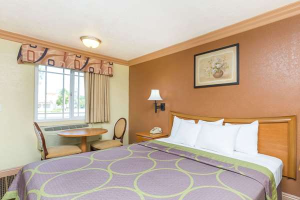  - Super 8 Motel Azusa - I-210, Exit 40