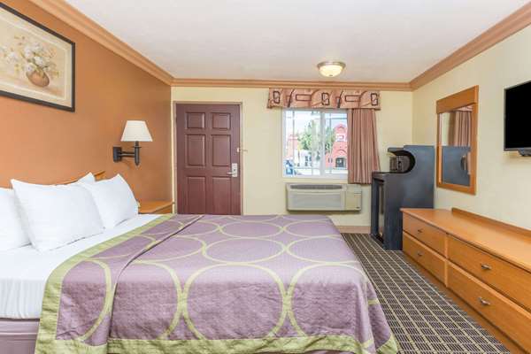  - Super 8 Motel Azusa - I-210, Exit 40