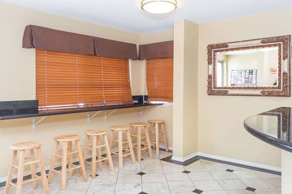  - Super 8 Motel Azusa - I-210, Exit 40