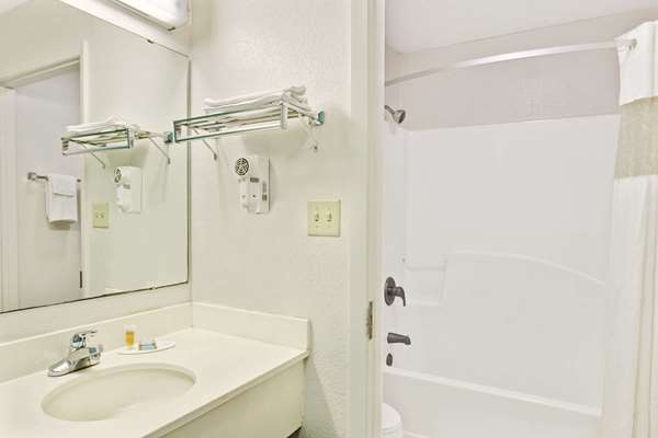  - Travelodge Hotel & Suites Macclenny - I-10, Exit 335