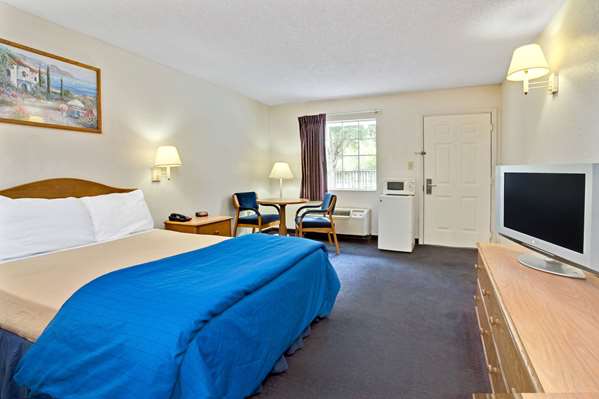 Suite - Travelodge Hotel & Suites Macclenny - I-10, Exit 335