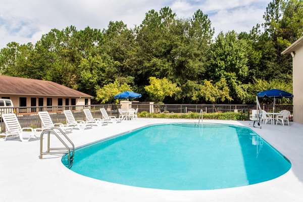 Pool - Days Inn I-10 Lake City - I-10, Exit 303