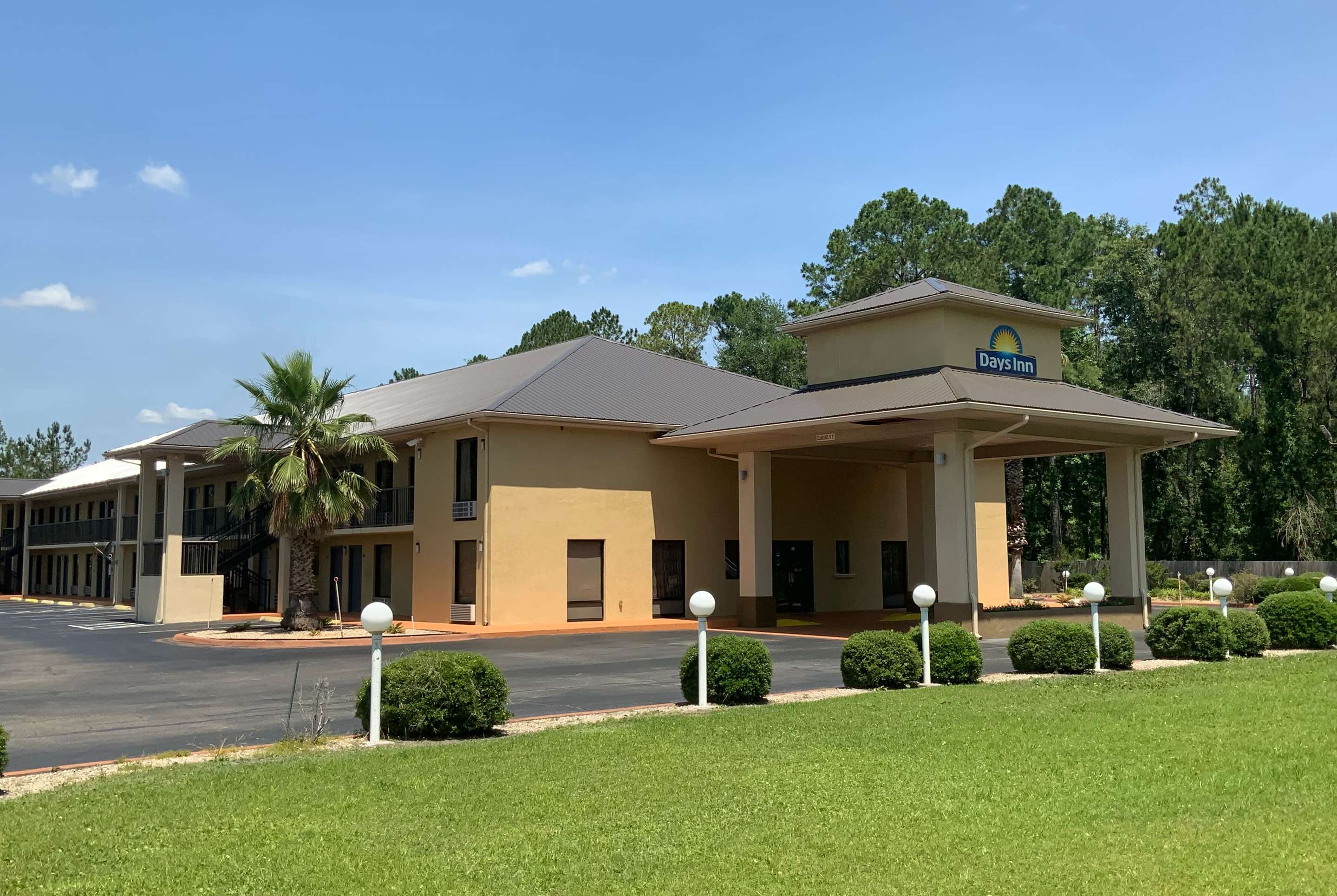 Exterior | Days Inn by Wyndham Lake City I-10