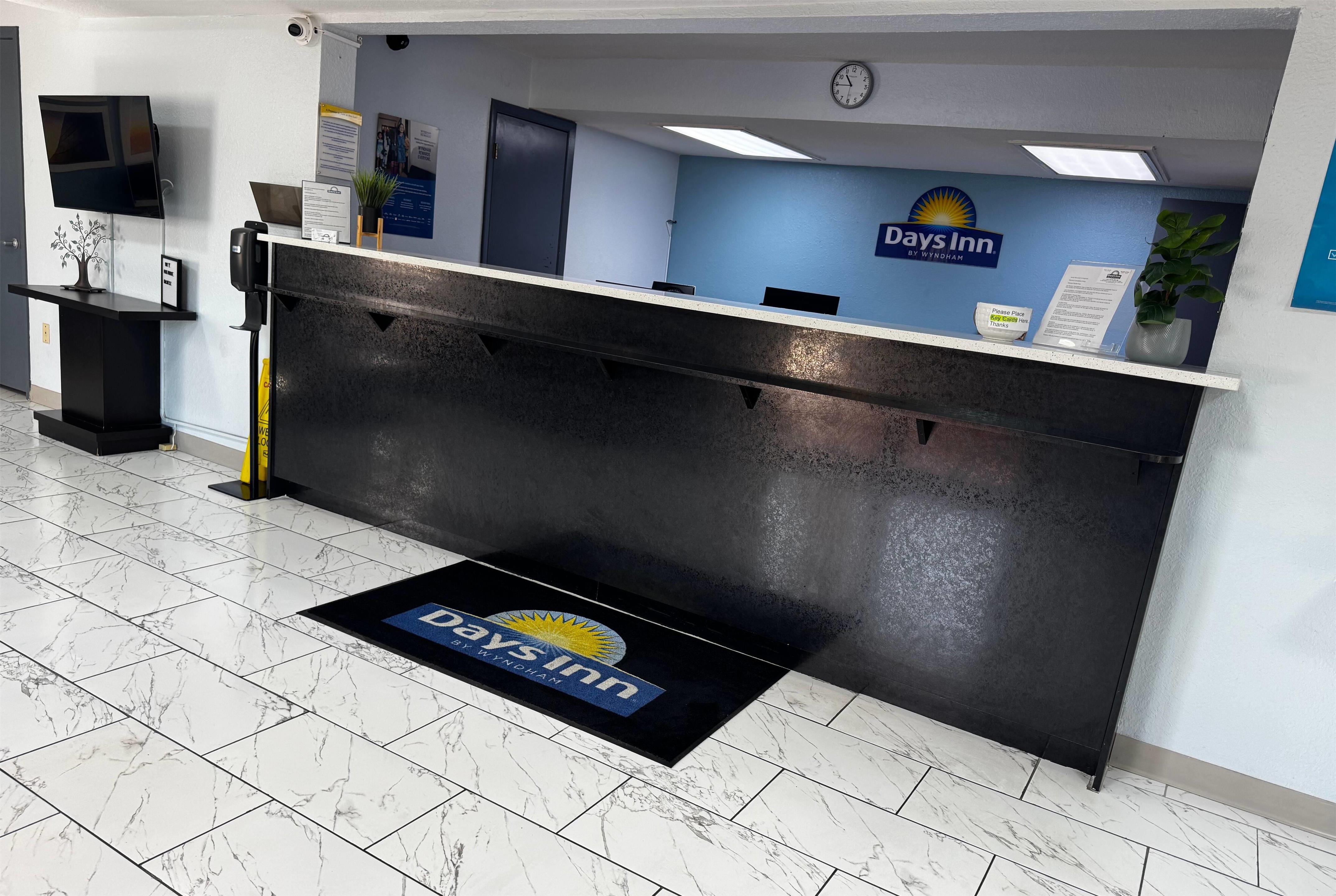Reception | Days Inn by Wyndham Lake City I-10
