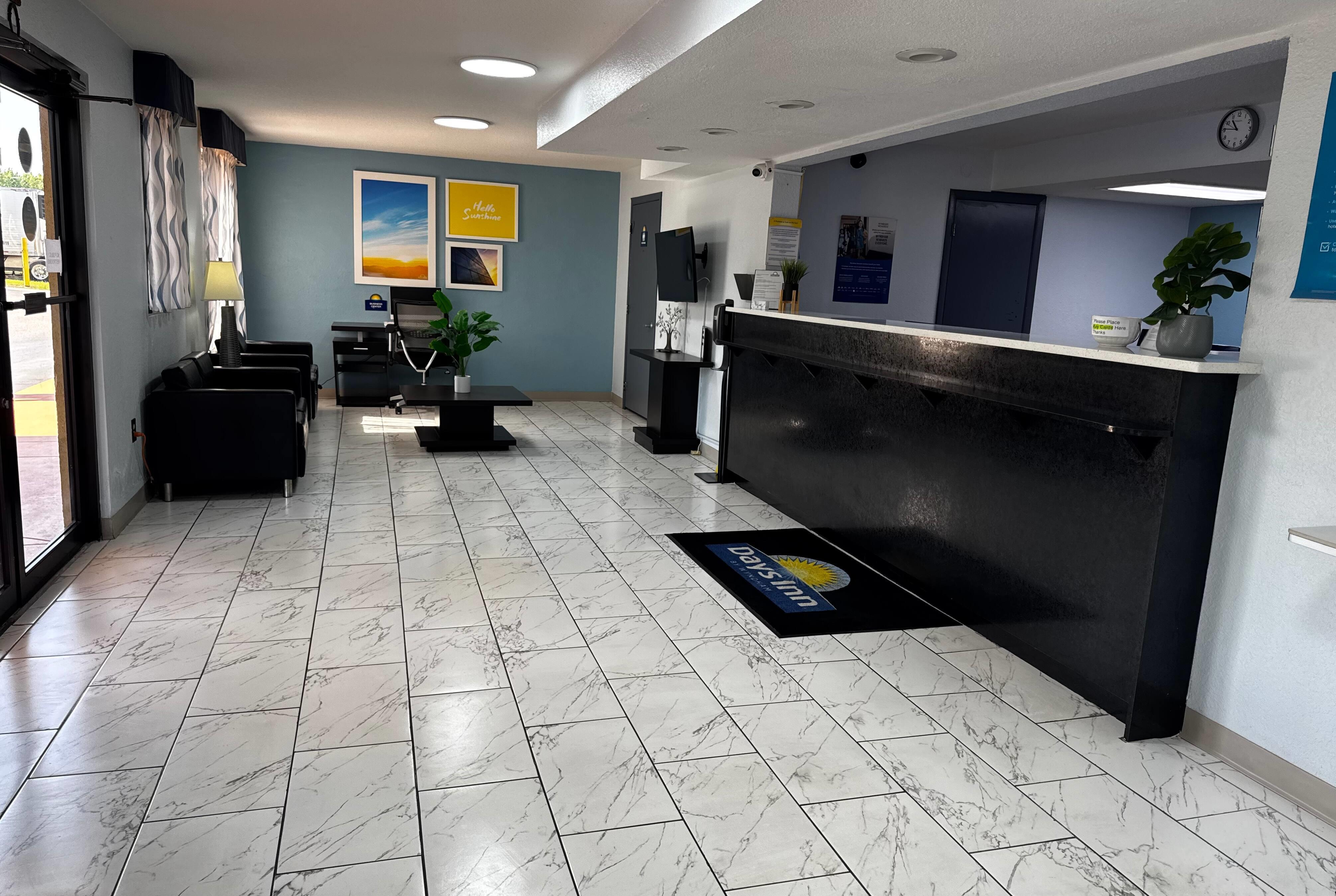 Reception | Days Inn by Wyndham Lake City I-10
