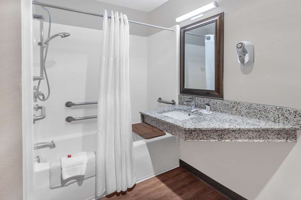 DAYS INN BY WYNDHAM, BERNALILLO-guestroom-Guest Room,Bathroom,On-Site.jpg