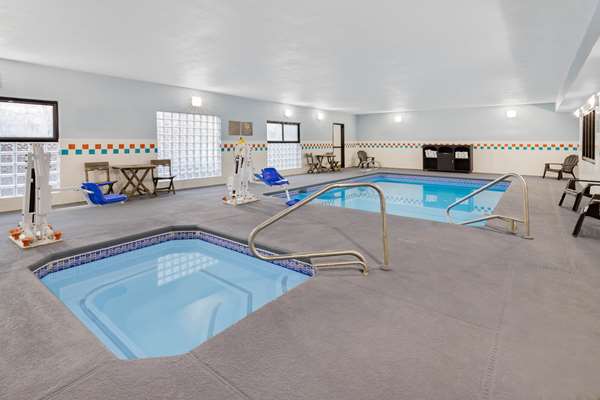 Pool - Days Inn Bernalillo - I-25, Exit 242
