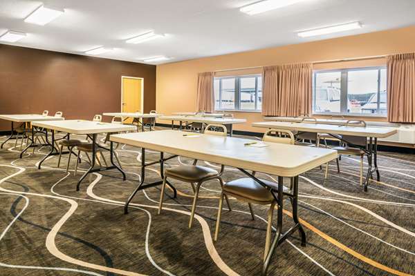  - Super 8 Hotel Osseo