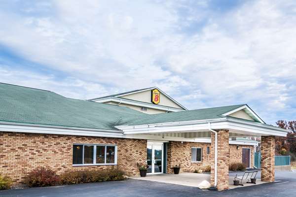 Exterior view - Super 8 Hotel Osseo
