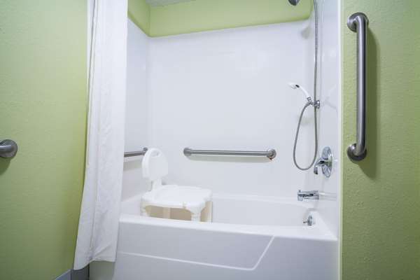  - Super 8 Hotel Osseo