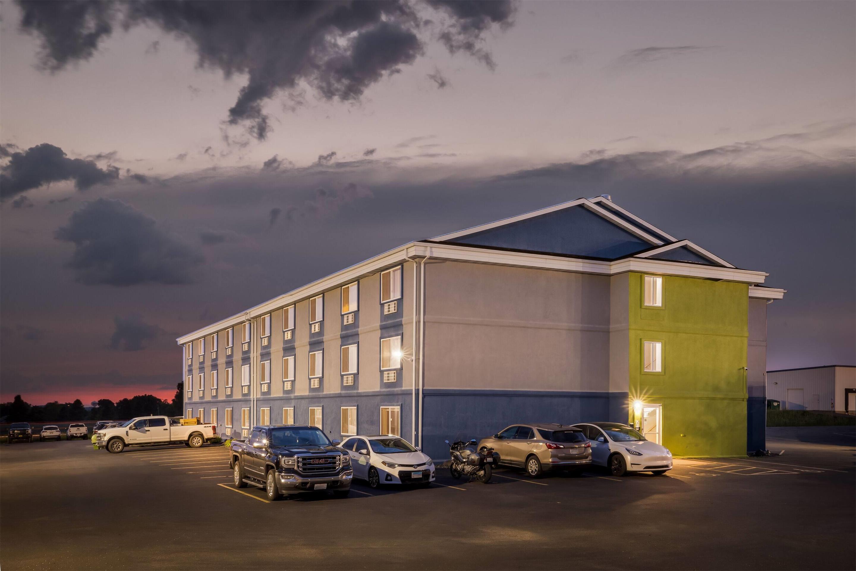 Exterior | Super 8 by Wyndham Osseo WI