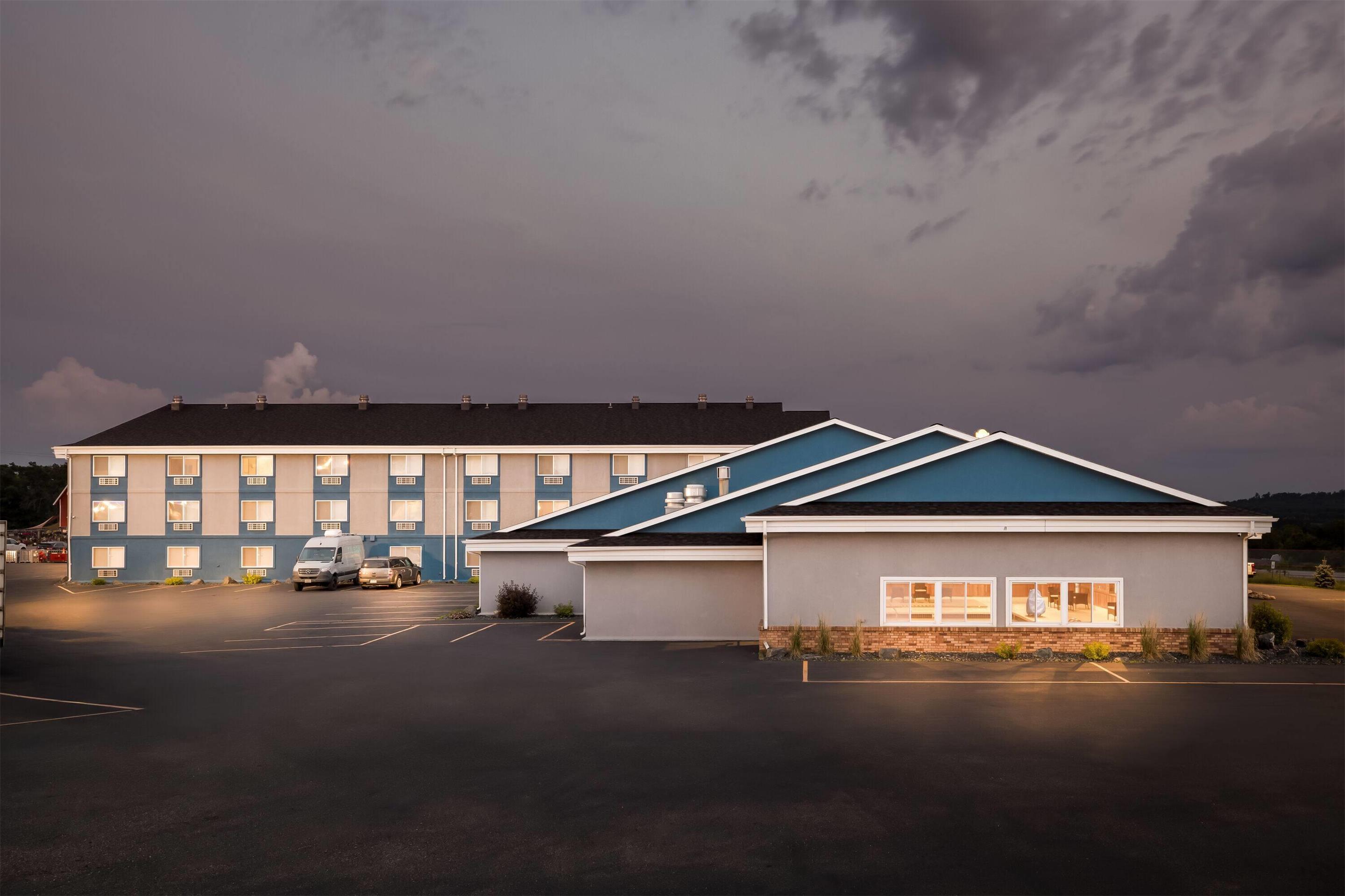 Exterior | Super 8 by Wyndham Osseo WI