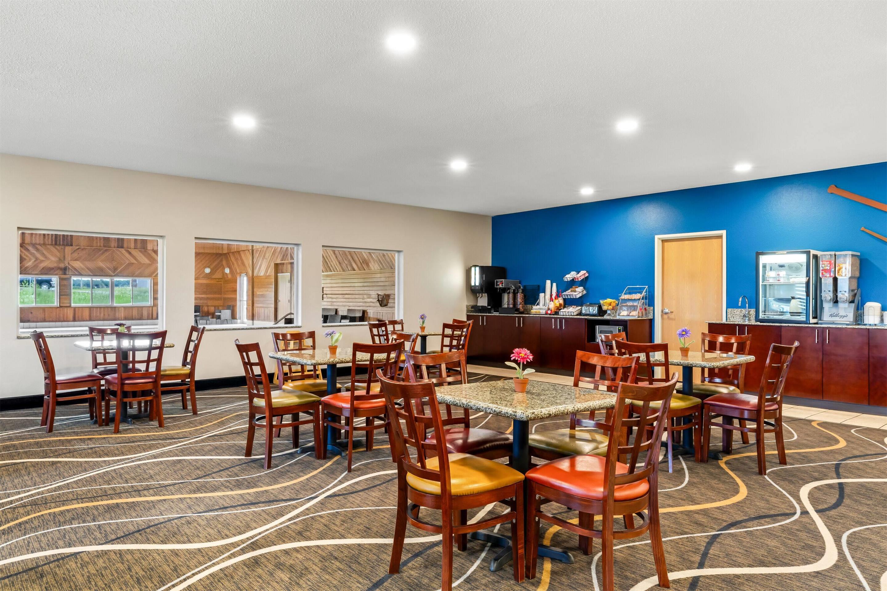 Breakfast Area | Super 8 by Wyndham Osseo WI