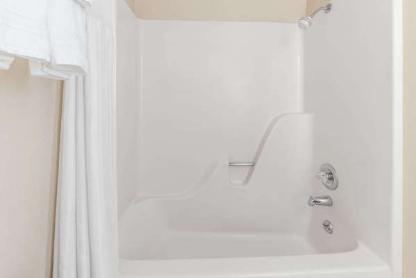  - Days Inn Russell - I-70, Exit 184