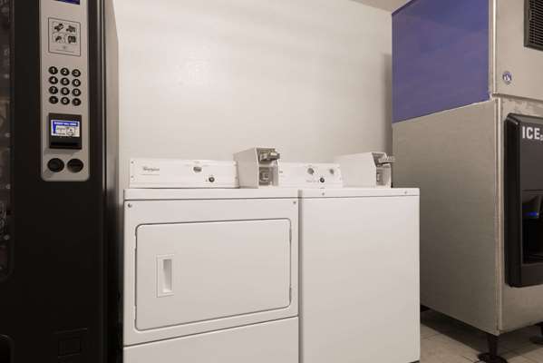  - Days Inn Russell - I-70, Exit 184