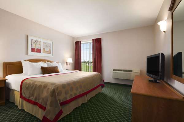 Suite - Ramada Inn & Suites Airport SeaTac