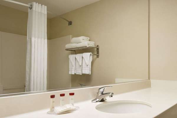  - Ramada Inn & Suites Airport SeaTac