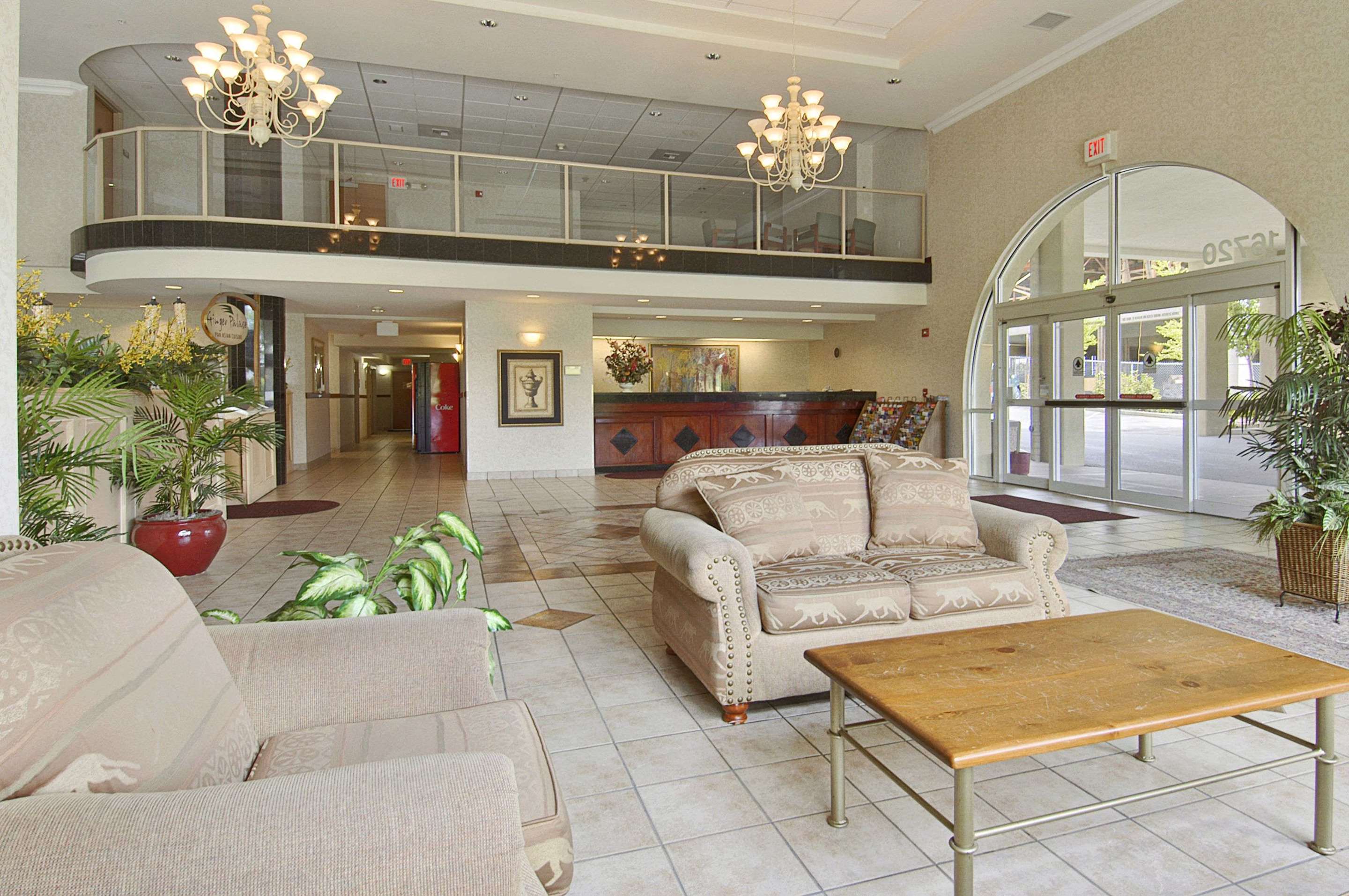 Lobby | Ramada by Wyndham SeaTac Airport