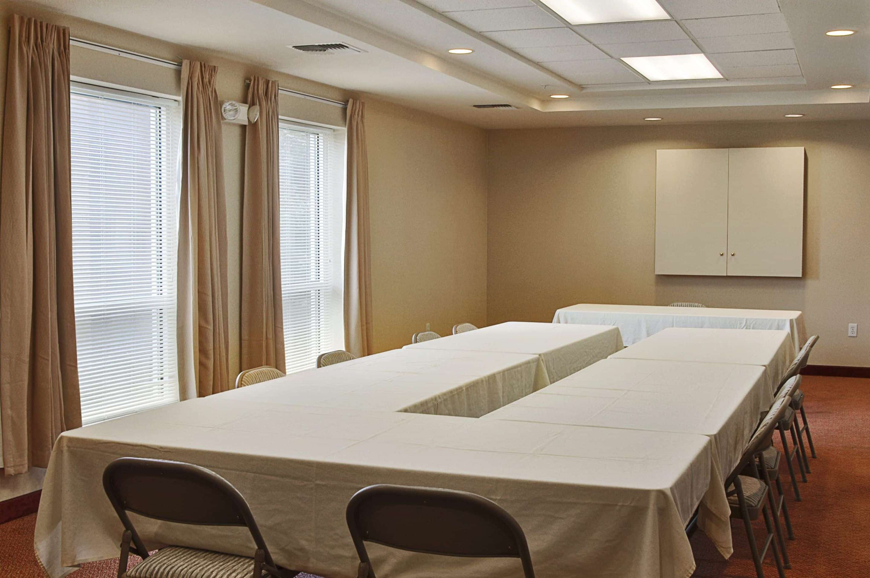 Meeting Room | Ramada by Wyndham SeaTac Airport