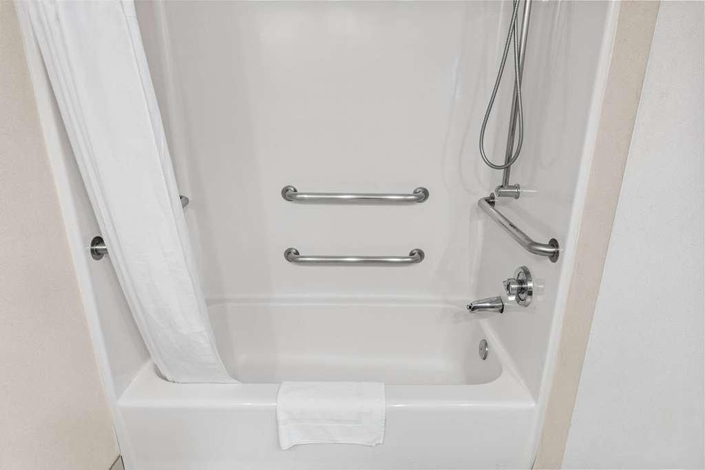 Ramada by Wyndham SeaTac Airport Room Type - Room, 1 King Bed, Accessible, Non Smoking