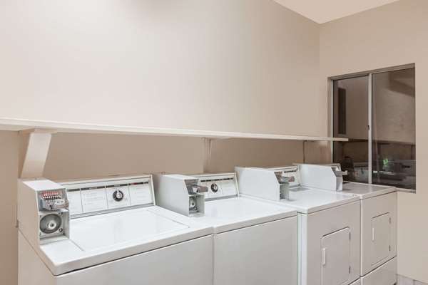  - Ramada Limited Hotel Bakersfield