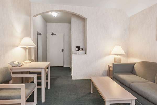 Suite - Ramada Limited Hotel Bakersfield