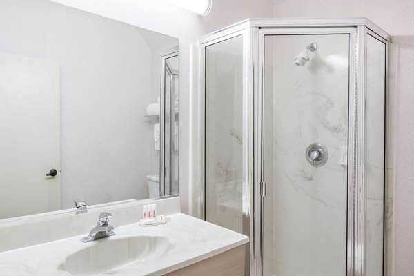  - Ramada Limited Hotel Bakersfield