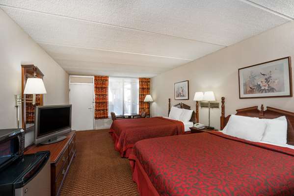  - Days Inn Hurricane Mills - I-40, Exit 143