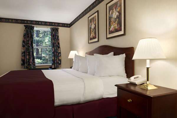 Suite - Days Inn Grayling - I-75, Exit 254