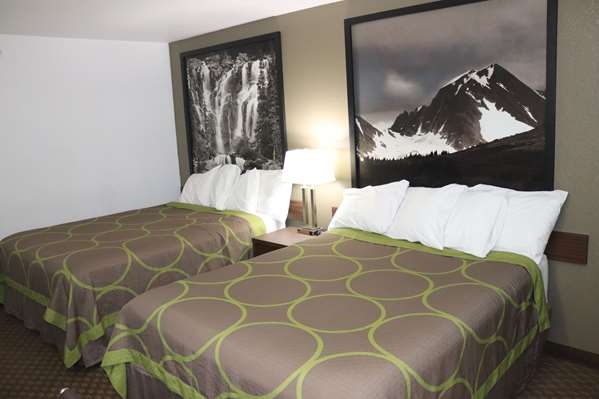  - Super 8 Hotel Hinton