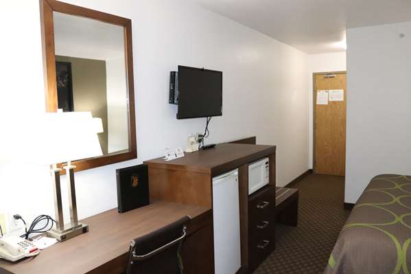  - Super 8 Hotel Hinton