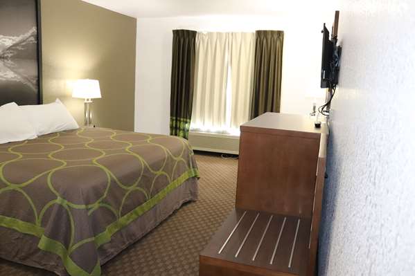  - Super 8 Hotel Hinton