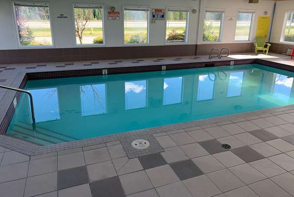 Pool - Super 8 Hotel Hinton