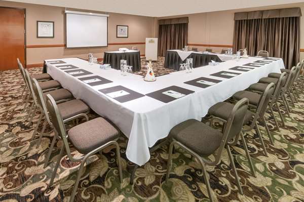 - Wingate by Wyndham Hotel West Edmonton