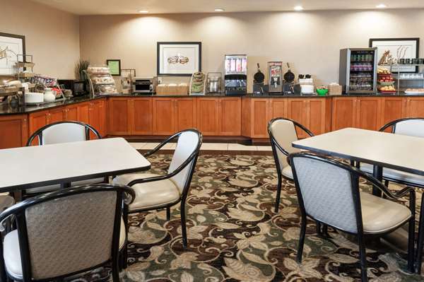  - Wingate by Wyndham Hotel West Edmonton
