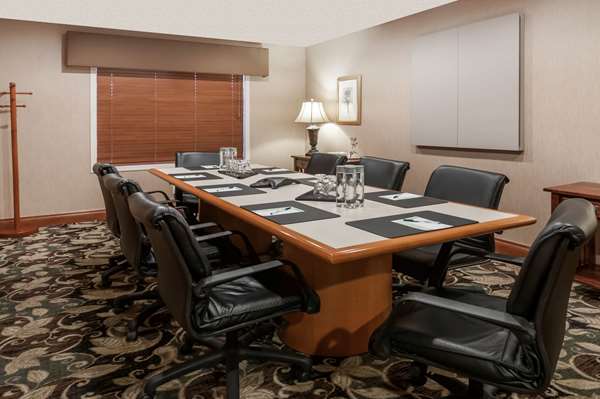  - Wingate by Wyndham Hotel West Edmonton