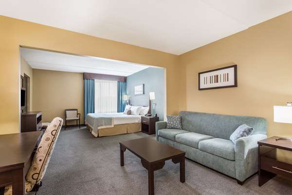 Suite - Wingate by Wyndham Hotel Regina