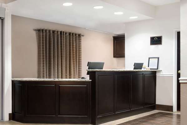  - Days Inn & Suites Northwest Dallas - I-35, Exit 436A