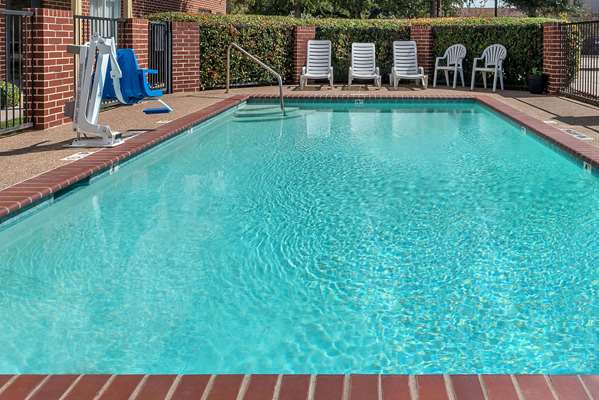 Pool - Days Inn & Suites Northwest Dallas - I-35, Exit 436A