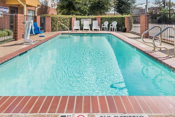 Pool - Days Inn & Suites Northwest Dallas - I-35, Exit 436A