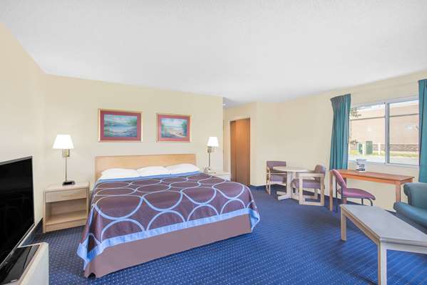 Suite - Super 8 Hotel Canandaigua