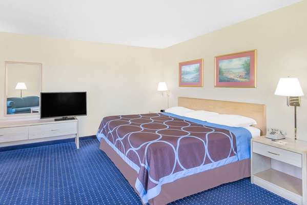 Suite - Super 8 Hotel Canandaigua