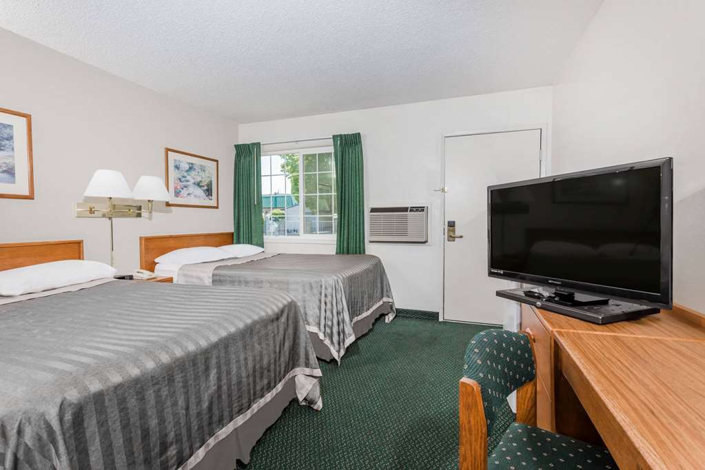 TRAVELODGE BY WYNDHAM GRANTS PASS-guestroom-Guest Room,On-Site.jpg