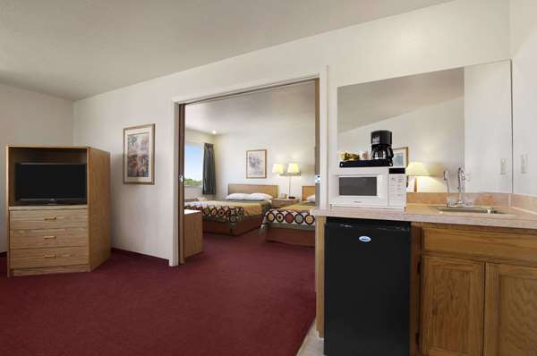 Suite - Super 8 Hotel North Austin